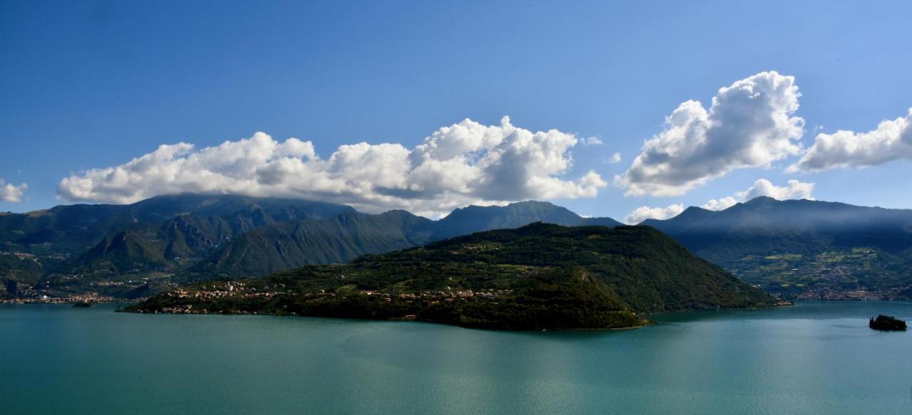 Italian Vacation Homes - La Petite Maison Du Lac Tavernola Bergamasca Eksteriør billede