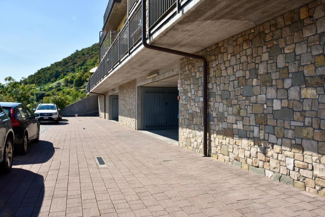 Italian Vacation Homes - La Petite Maison Du Lac Tavernola Bergamasca Eksteriør billede