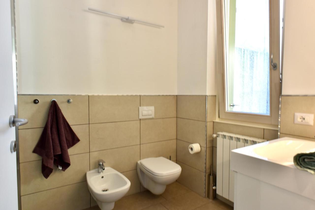 Italian Vacation Homes - La Petite Maison Du Lac Tavernola Bergamasca Eksteriør billede